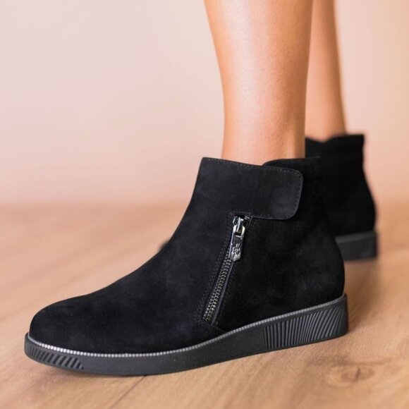 L'Amour des Pieds Jaidly Bootie Ankle Boots Size 10 Black Suede Comfort NEW $279 - Picture 1 of 14